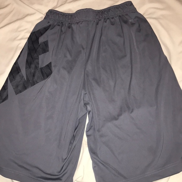 Gray/grey Nike basketball shorts - Picture 3 of 5